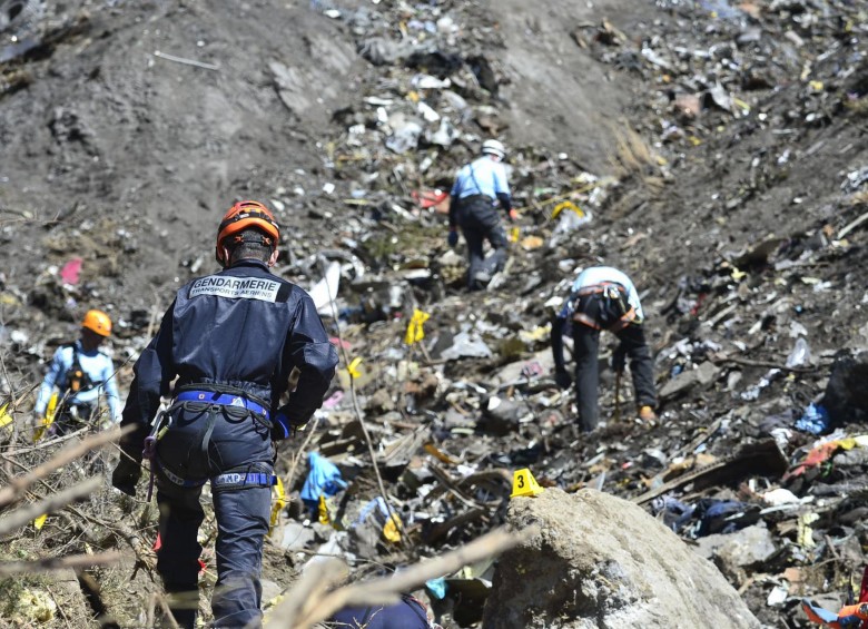 A raíz de la tragedia de la aerolínea Germanwings, suscrita a Lufthansa, la Aeronáutica Civil, decidió realizar una reunión la próxima semana con las aerolíneas colombianas. FOTO AFP