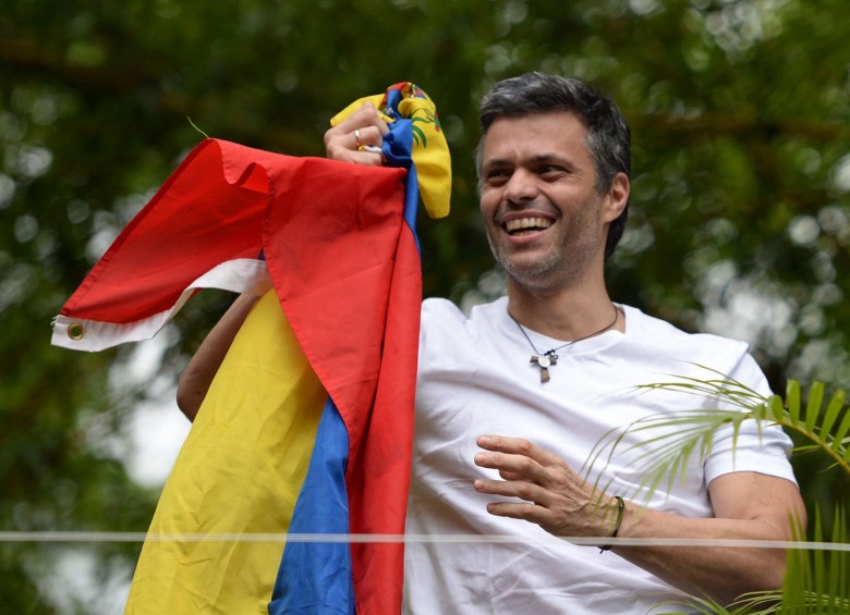 Leopoldo López salió de la cárcel y ya está en su casa