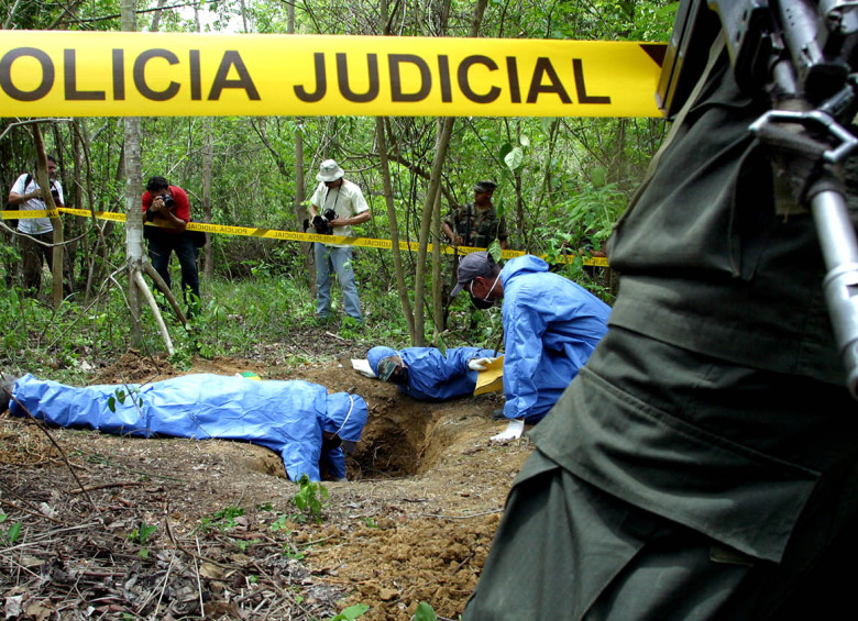 Los cuerpos fueron trasladados a la sede del Instituto Nacional de Medicina Legal y Ciencias Forenses de Quibdó (Chocó) para su plena identificación. FOTO ARCHIVO.