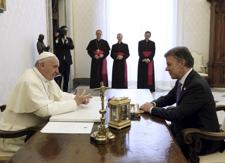 La audiencia entre el Papa Francisco y el presidente Juan Manuel Santos, donde el proceso de paz fue el tema que ocupó la agenda. FOTO REUTERS