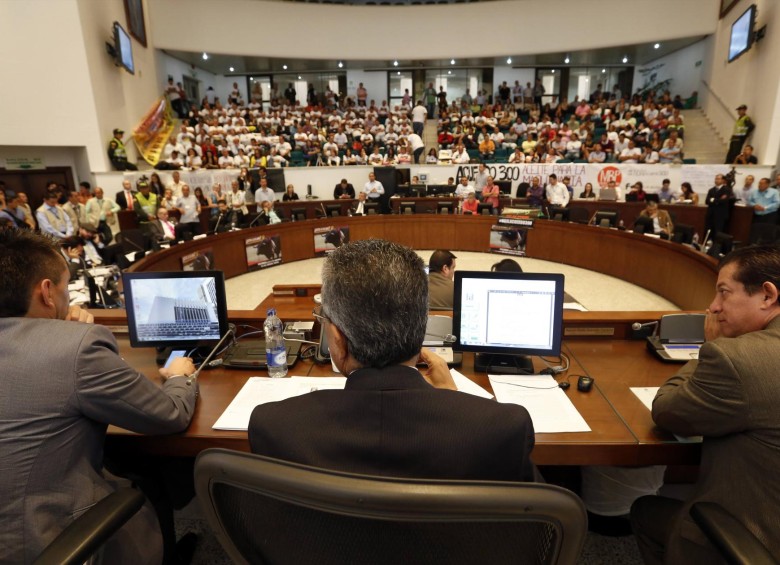 Los concejales de Medellín reciben pago por cada sesión plenaria a la que asistan.
