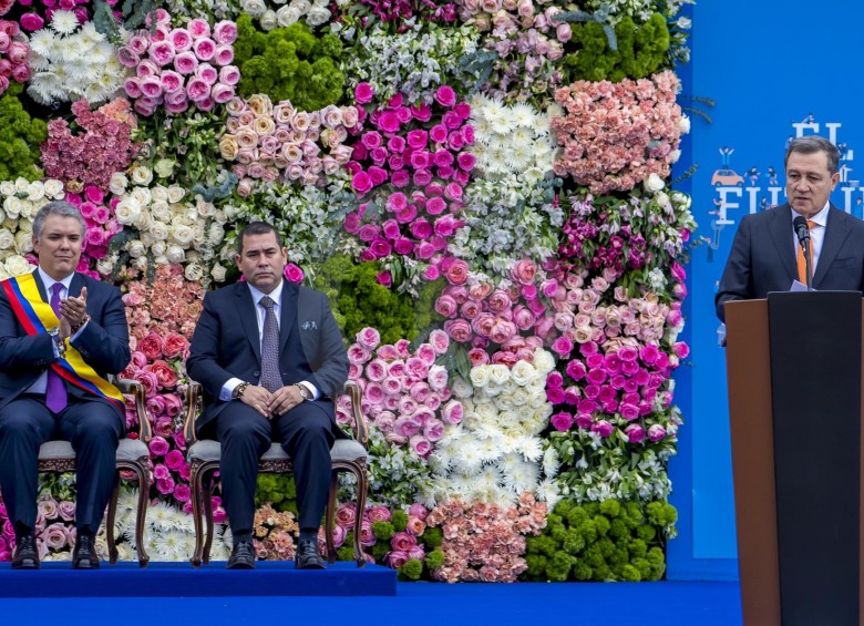 El presidente de la República, Iván Duque, escucha el discurso de Ernesto Macías, presidente del legislativo. FOTO Juan Antonio sánchez