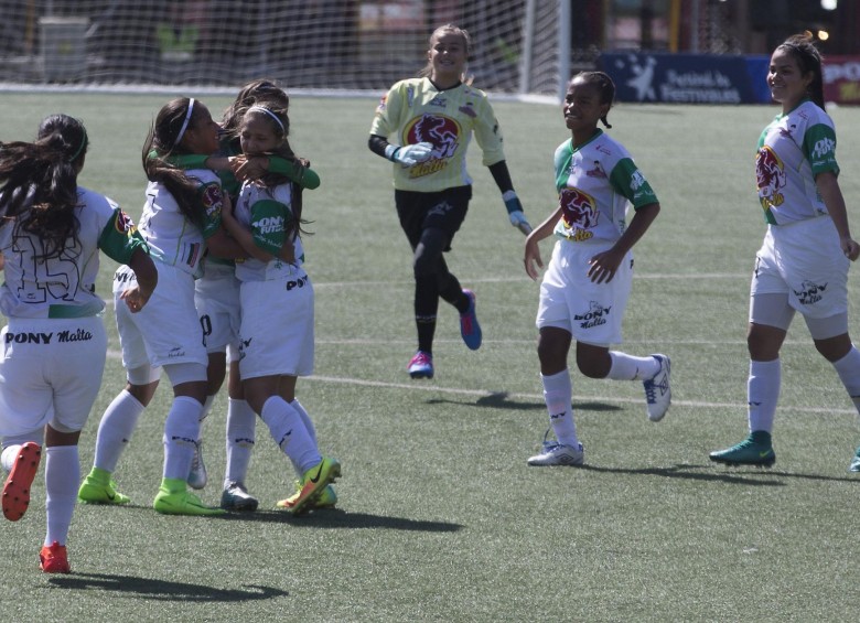 Nacional celebró ayer en tres ocasiones, al ganarle 3-1 al municipio de El Bagre. Buen inicio del verde. 