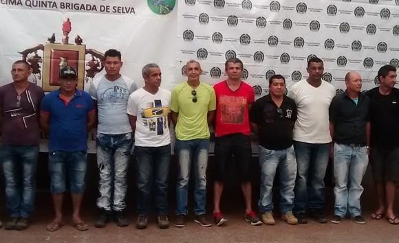 En flagrancia fueron capturadas 12 personas, entre ellas 9 brasileros, cuando ejercían actividades de minería ilegal en el Chocó. FOTO CORTESÍA POLICÍA NACIONAL