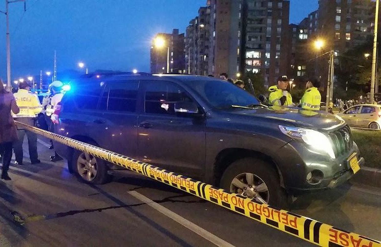 La balacera entre la policía y los dos presuntos fleteros que resultaron muertos, ocurrió sobre la carrera 9 con calle 153, en el norte de Bogotá. FOTO CORTESÍA