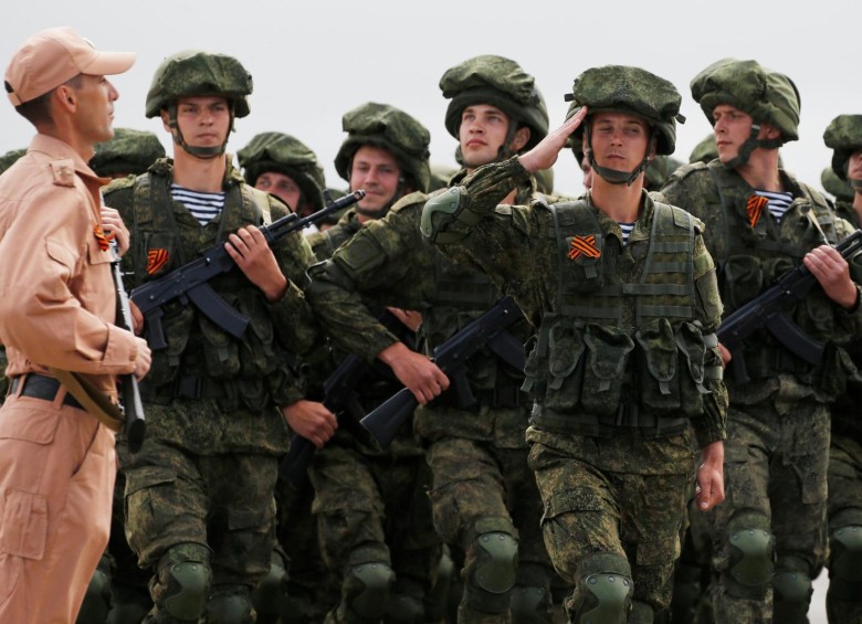 Las tropas rusas desplegadas en Siria inician su retiro. FOTO EFE