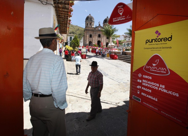 Los pobladores de Concepción pasaron de realizar 108 transferencias electrónicas “persona a persona” (traslado de dinero para algún pago) cada mes, a 26.928. FOTO manuel saldarriaga