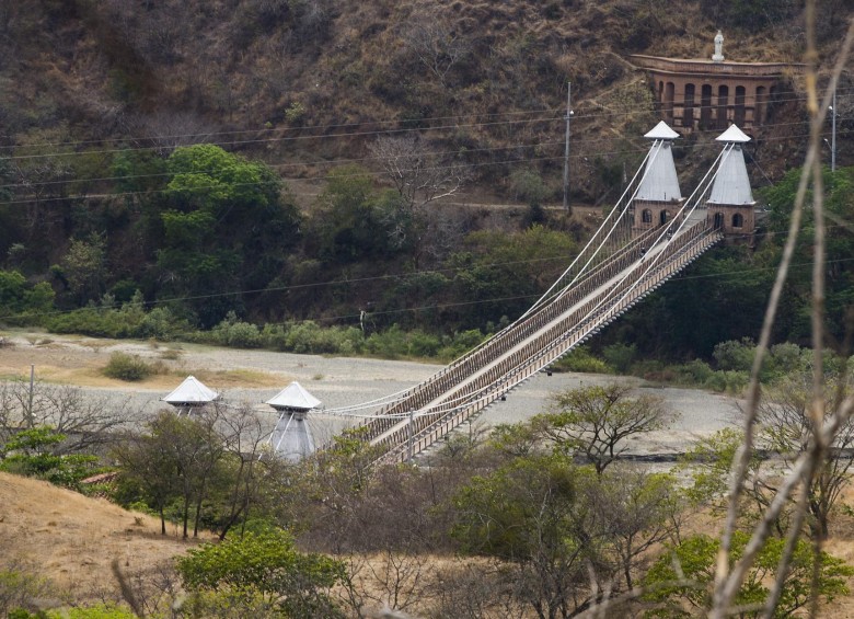 Panorámica del Puente de Occidente, visto desde el municipio de Olaya. FOTO: Jaime Pérez Munévar
