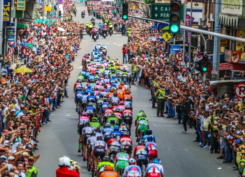 Durante los seis días de competencia miles de personas se agolparon en las calles para ver pasar la caravana de la carrera Colombia Oro y Paz. FOTO Cortesía anderson bonilla 