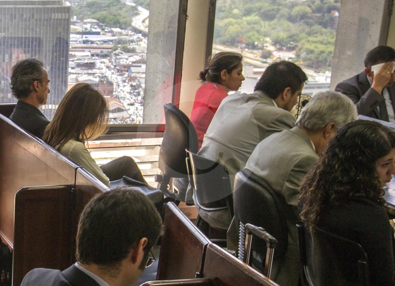 María C. Posada y Pablo Villegas estuvieron presentes el pasado 27 de septiembre (foto) y ayer en la audiencia. Jorge Aristizábal no asistió en esas dos ocasiones. FOTO Manuel Saldarriaga