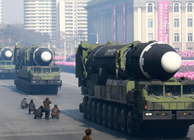 Según las agencias de inteligencia de EE. UU, lejos de desescalar su actividad nuclear y balística, el régimen norcoreano ha aprovechado esta etapa laxa para reforzar sus capacidades. FOTO afp