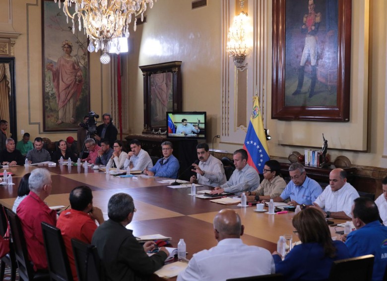 Mientras la MUD cancela el diálogo con el régimen, el chavismo empieza a culpar de la crisis a EE. UU. por sanciones. FOTO efe