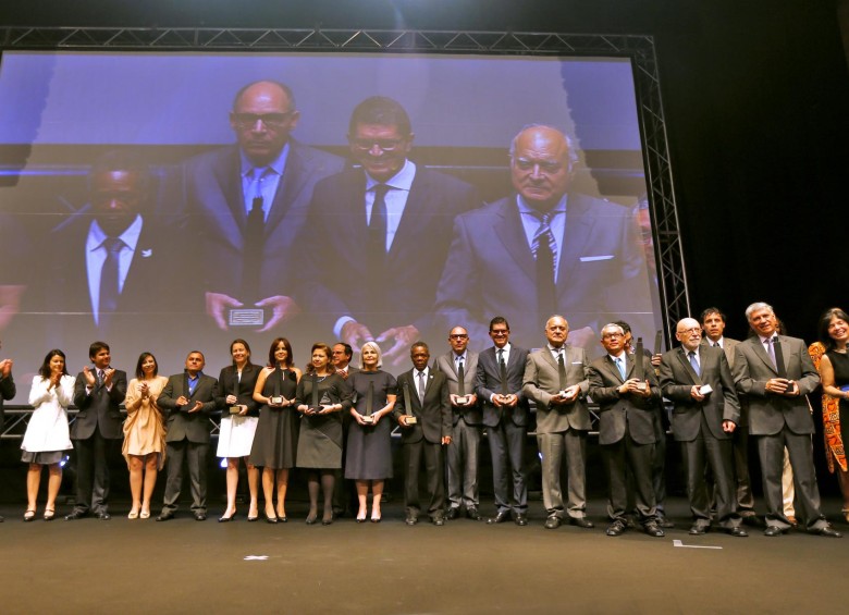 La ceremonia se acompañó con un apoyo audiovisual en el que se explicaba el trabajo de los homenajeados a través de sus propias palabras. FOTO juan antonio sánchez