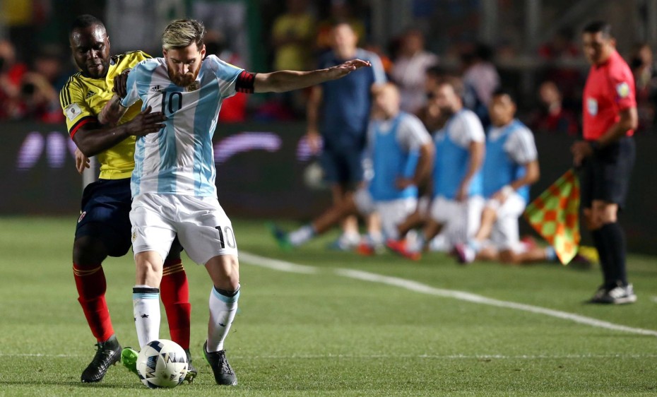 Messi encontró espacios muy facilmente. FOTO Reuters