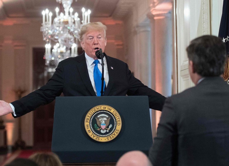 Rueda de prensa en la que Donald Trump expulsó al periodista de CNN. FOTO: AFP