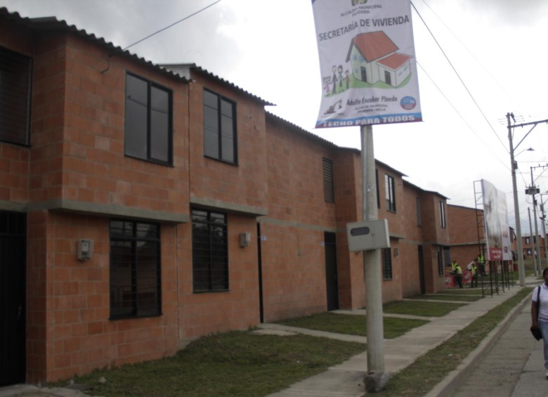 El ministro de Vivienda, Luis Felipe Henao, anunció que en mayo inicia la construcción de la segunda ola de las 100 mil viviendas gratis. FOTO COLPRENSA