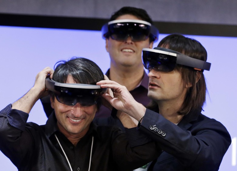 Esta fue la demostración de las gafas holográficas de Microsoft. FOTO AP