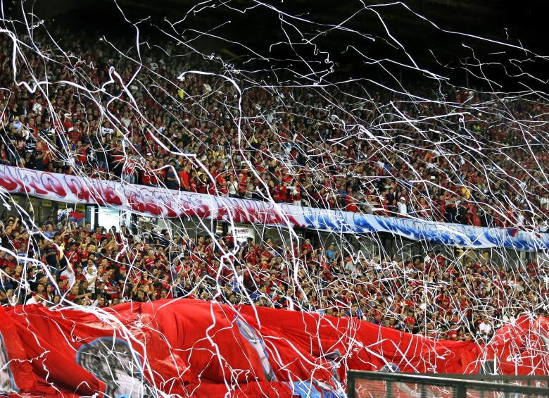 Al clásico con Nacional solo podían ingresar hinchas verdes. Ahora los rojos preparan su fiesta, el sábado. Foto Juan Antonio Sánchez