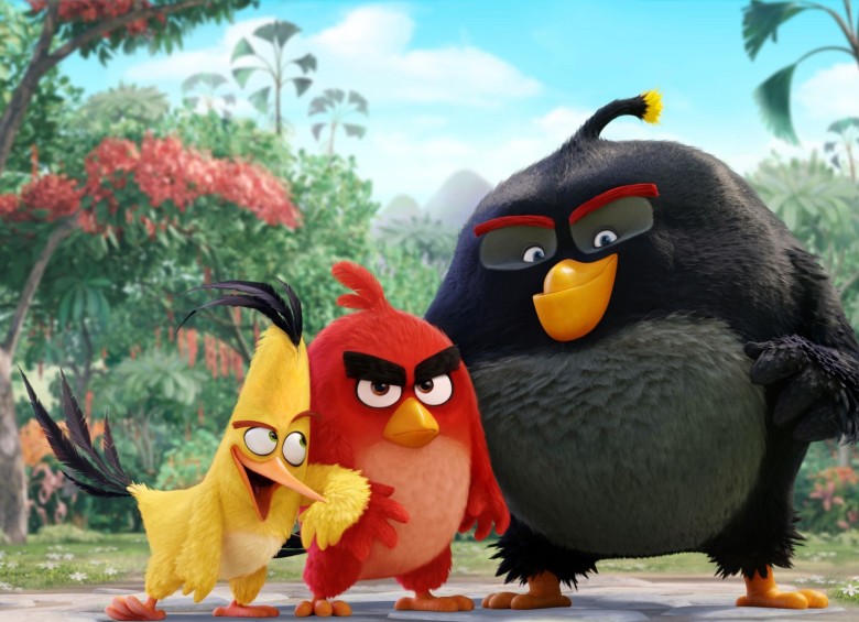 El conocido pleito entre pájaros y cerdos que ha dado la vuelta al mundo de la mano del videojuego “Angry Birds” cobra vida en la película que verá la luz en mayo de 2016. 