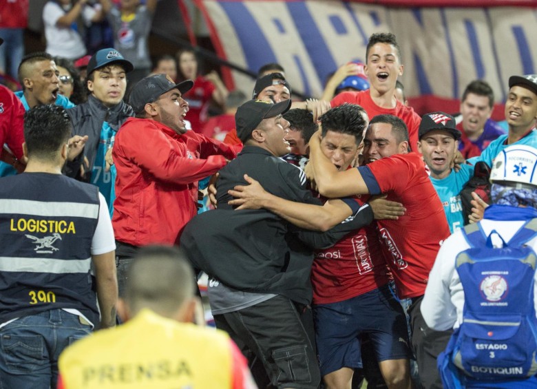 Medellín, de forma muy sufrida, fue el último equipo en clasificar a semifinales al empatar con Junior 2-2. FOTO EDWIN BUSTAMANTE 