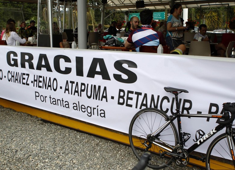 La pancarta exhibida, este fin de semana, en el Oriente antioqueño. Gracias a todos. Foto EFE