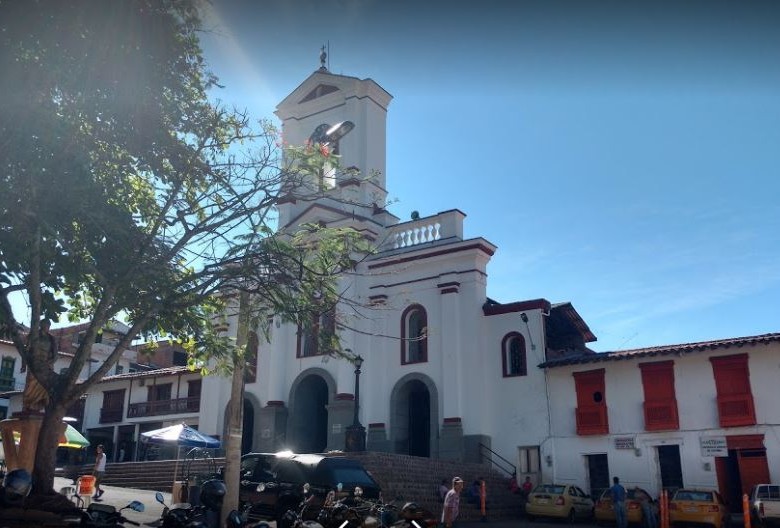Parque principal del municipio de Cocorná. La emergencia ocurrió a 40 minutos del casco urbano. Foto Google Street View