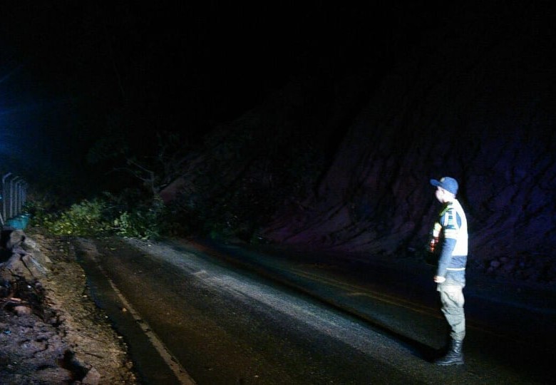 Este derrumbe ocasionó el cierre de la vía a Amagá. FOTO CORTESÍA SECRETARÍA DE TRÁNSITO DE ANTIOQUIA
