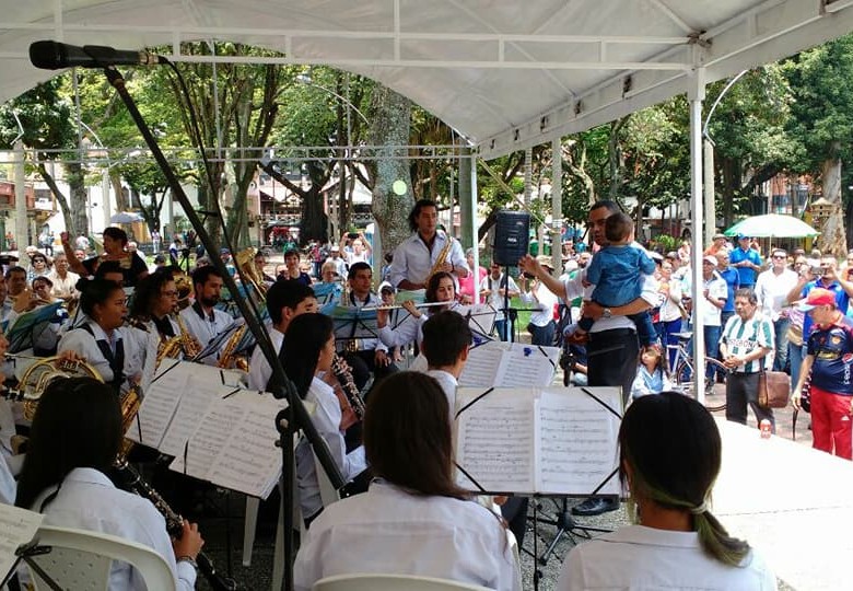 La Banda de Música de Girardota se ha presentado en el Parque de Bolívar. De ella se habla en el país y, desde ahora, se escribe su historia en el ámbito internacional. Foto Cortesía Banda de Girardota.