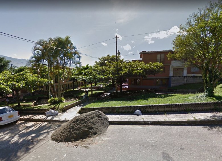 Este es el parque de Girardota La Nueva donde fue encontrado el cadáver de Fabio Mueche Parejas. FOTO GOOGLE STREET VIEW