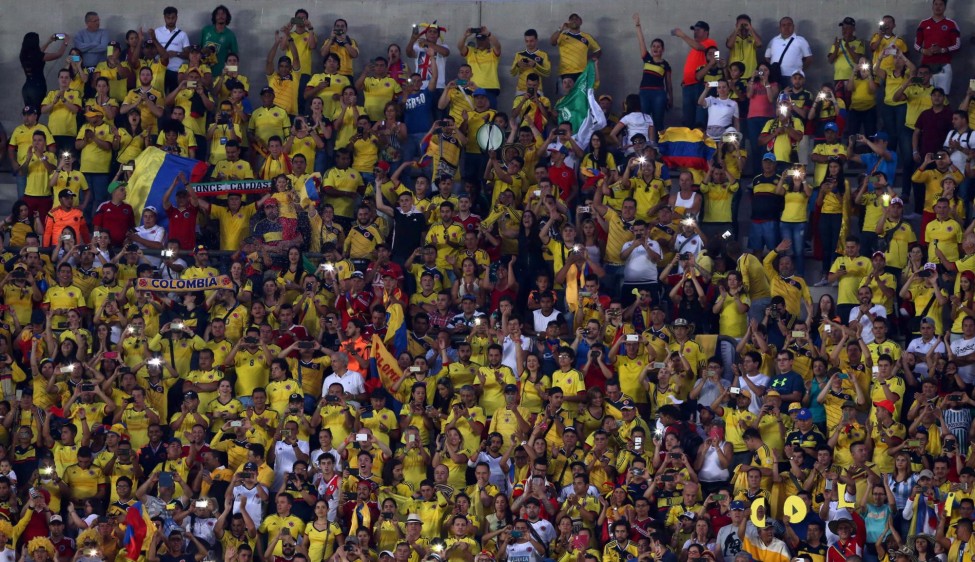 Los hinchas colombianos fueron a apoyar a la selección. FOTO Reuters