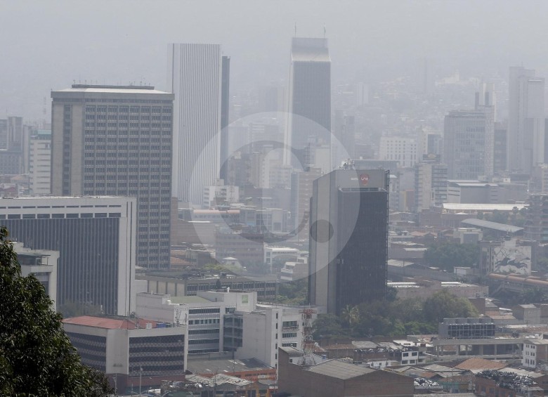 Dañina calidad del aire en Medellín por uso de pólvora