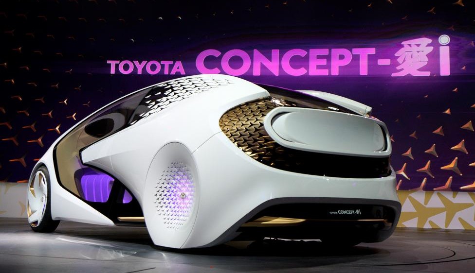 Toyota Concept, diseñado para aprender sobre su conductor, se dio a conocer durante la conferencia de prensa de Toyota. FOTO Reuters