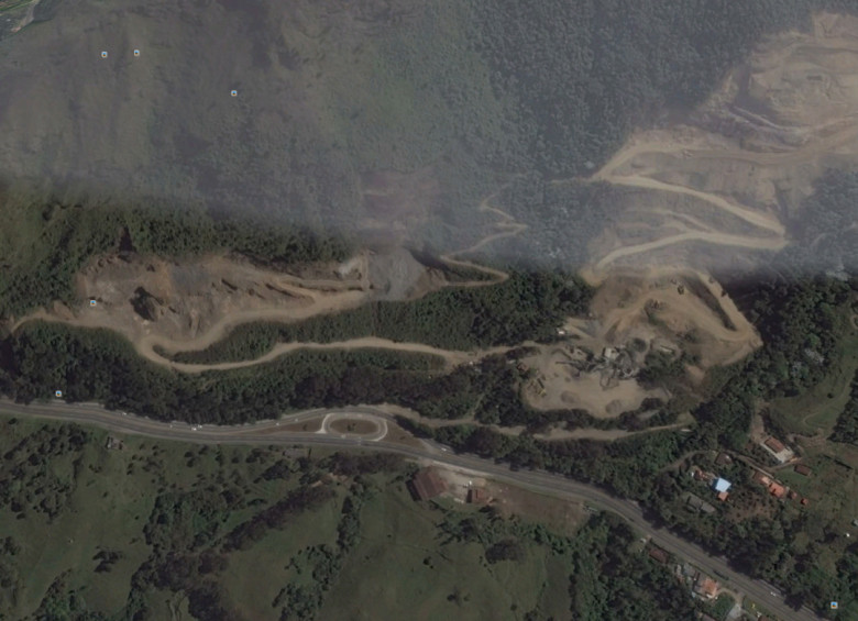 El sitio exacto donde ocurrió el deslizamiento de tierra, muy cerca de uno de los retornos. FOTO GOOGLE MAPS