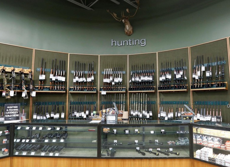 Una de las mayores tiendas deportivas de EE. UU. deja de vender fusiles