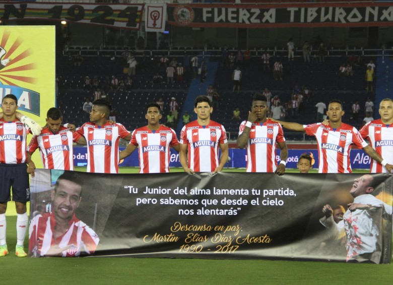 Jugadores del Junior rindieron homenaje a Martín Elías