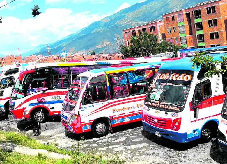 Tres horas estuvieron detenidos los buses en la zona de Robledo. FOTO CORTESÍA