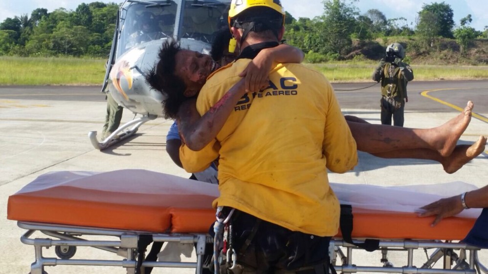Esta madre y su bebé fueron rescatados el pasado miércoles en las selvas del Alto Baudó, tras el siniestro ocurrido el sábado de una avioneta que de Nuquí se dirigía a Quibdó, Chocó. FOTO CORTESÍA