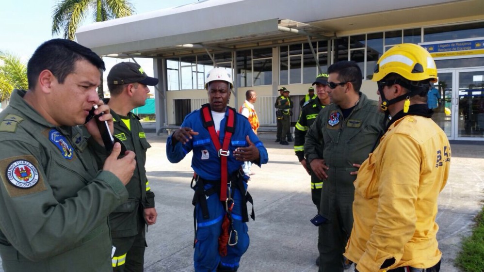 Desde el sábado realizaban la búsqueda de estas personas, la Fuerza Aérea, la Policía, la Cruz Roja, el grupo de Búsqueda y Rescate Aeronáutico y bomberos, con perros, de Medellín e Itagüí. FOTO CORTESÍA