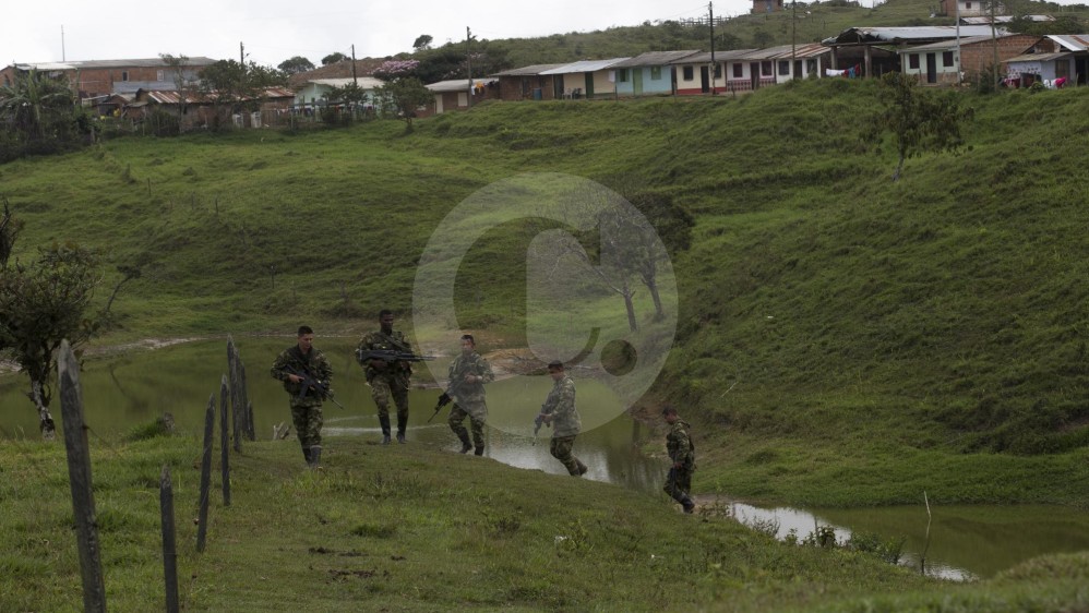 La comunidad teme que se vaya el Ejército y queden a merced de “los Urabeños”. FOTO: Donaldo Zuluaga.