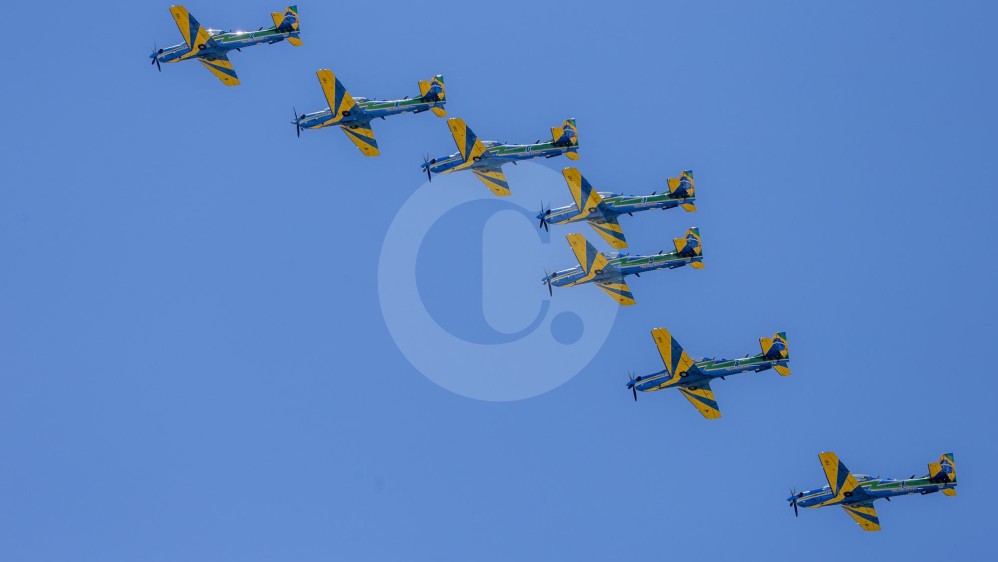 Hubo hasta nueve aeronaves surcando el cielo en perfecta coordinación. FOTO JUAN ANTONIO SÁNCHEZ