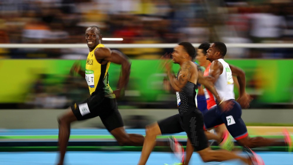 La imagen de Usain Bolt ganando la carrera de semifinales de 100 metros, en los Juegos Olímpicos de 2016 en Río de Janeiro, Brasil, se llevó el tercer lugar en la categoría de deportes. FOTO Kai Pfaffenbach / Reuters