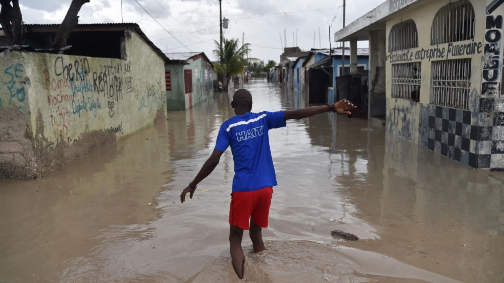 Cientos de miles de personas fueron evacuadas por la tormenta, que causó graves inundaciones y provocó la muerte de cuatro personas en República Dominicana, así como al menos dos en Haití, los dos países que comparten la isla La Española. (Puerto Príncipe, Haití. FOTO AFP)