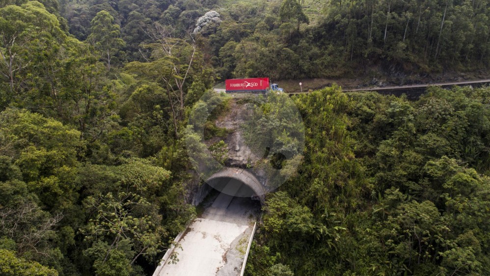 El túnel de La línea hace parte del corredor vial que comunica a Bogotá con Buenaventura y mueve cerca del 40 por ciento de la carga nacional. FOTO: ESTEBAN VANEGAS
