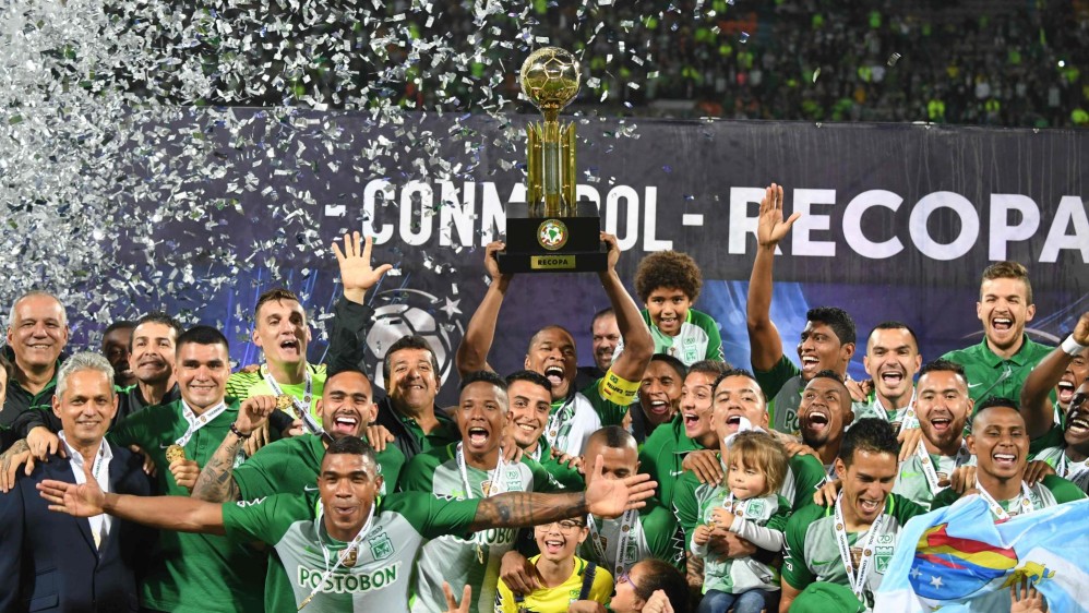 Atlético Nacional se coronó campeón de la Recopa Sudamericana al derrotar 4-1 (5-3 global) al Chapecoense de Brasil. FOTO AFP
