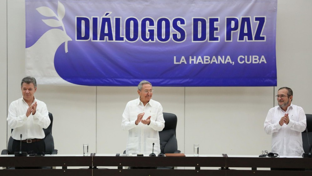 Este jueves fue firmado en La Habana el acuerdo referente al punto 3 de la agenda: el fin del conflicto que contempla el cese al fuego bilateral y definitivo y la dejación de armas. FOTO Reuters