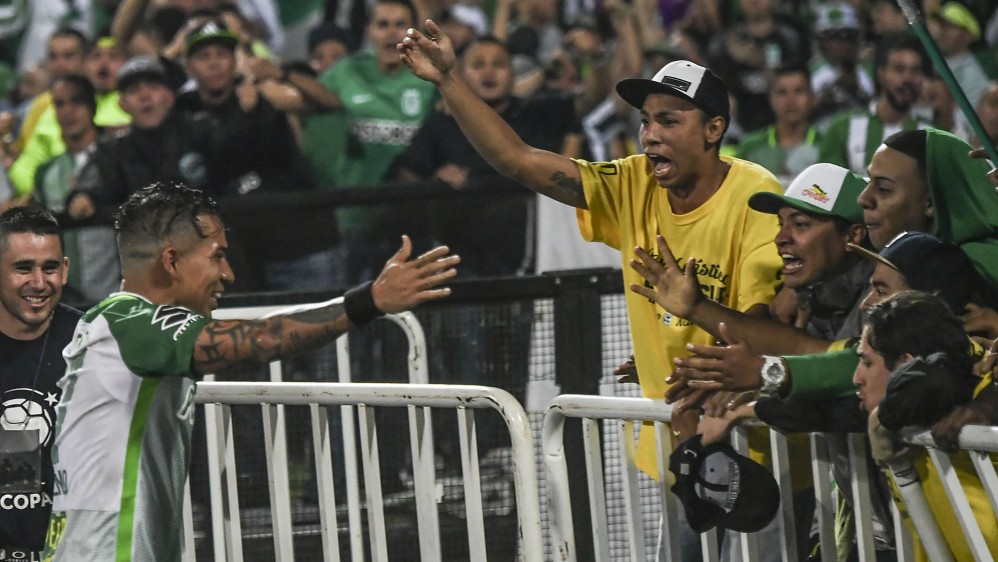 Dayro Moreno consiguió un doblete en la victoria ante Chapecoense. FOTO AFP