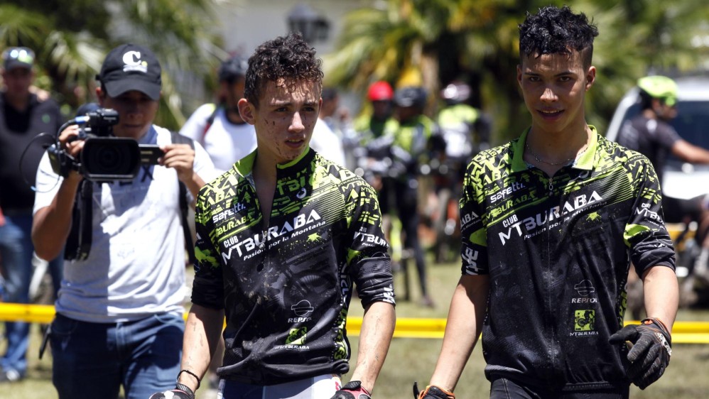 Fabio Castañeda y Ashlie Hinestroza en la categoría Élite, fueron los grandes ganadores de la prueba de Cross Country de Ciclomontañismo del Clásico El Colombiano Indeportes Antioquia 2015, que se corrió este domingo en el Recinto Quirama de Rionegro. FOTO MANUEL SALDARRIAGA.