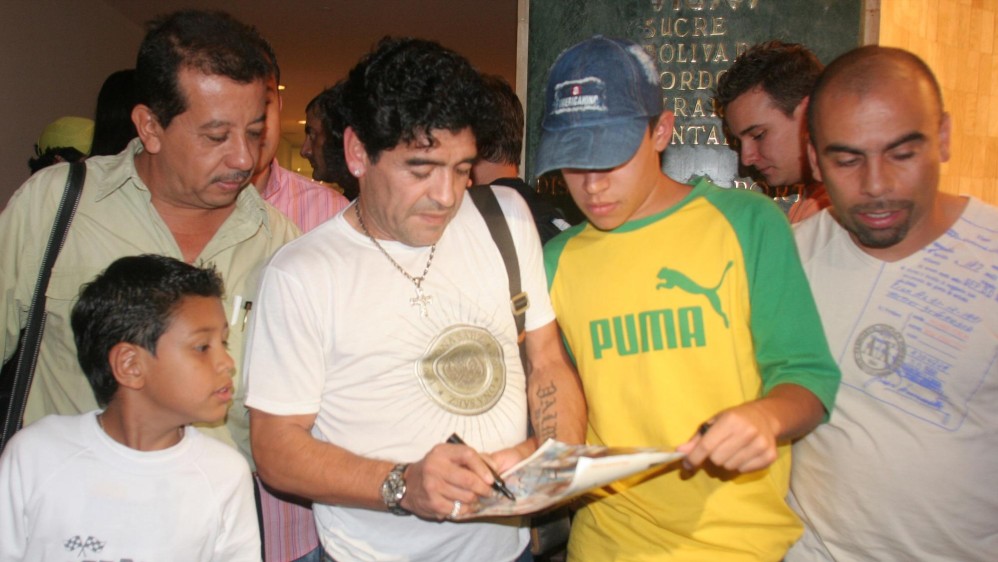 Talentoso como pocos, polémico en lo político, Diego Armando Maradona tuvo una vida de altibajos, desde coronarse campeón del mundo hasta luchar contra las drogas. Foto: Manuel Saldarriaga