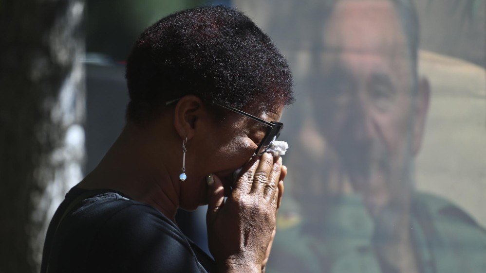 Tamara, un ama de casa de 38 años, confesó estar “muy triste” porque Fidel “nos representó siempre”, a pesar de que el fantasma de su muerte siempre rondó desde que la grave enfermedad que le apartó del poder en 2006. FOTO AFP