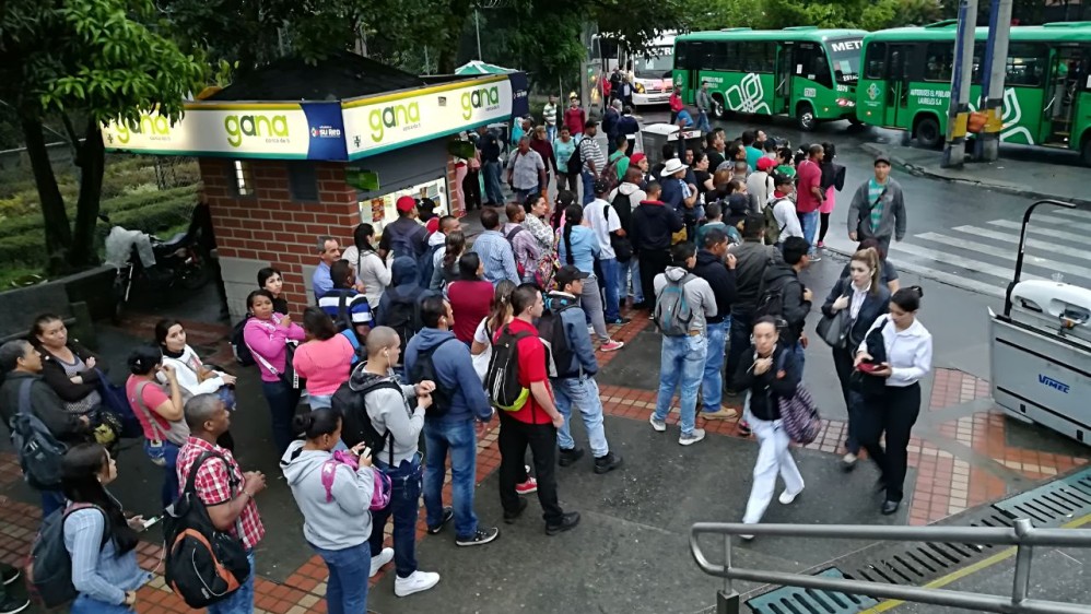 A las 6:30 de la mañana de este miércoles, la línea A del metro de Medellín volvió a la normalidad con todas sus estaciones abiertas y funcionando, desde Niquía hasta La Estrella. FOTO MANUEL SALDARRIAGA 